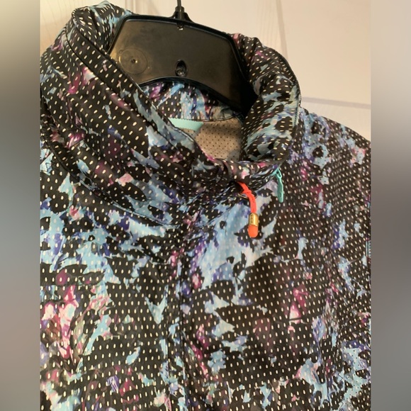 Lululemon (12) Pack-It Vest water resistant Sport Tranquil Blue, pockets - Picture 10 of 13